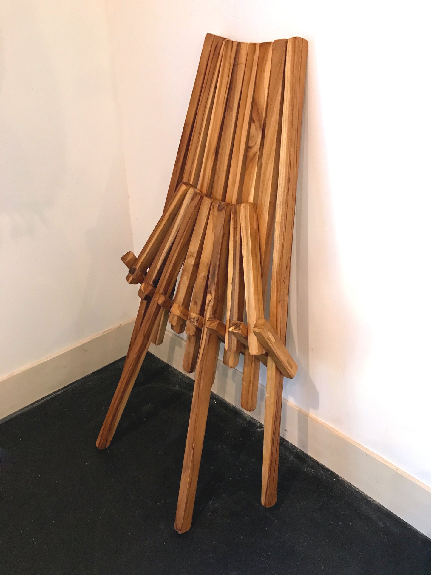 Comoda Chair - Floor Model