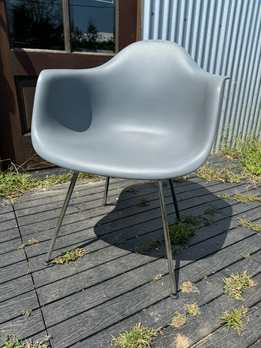 Herman Miller Molded Plastic Armchair With 4 Leg Base