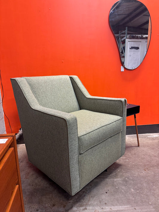 Swivel Lounge Chair