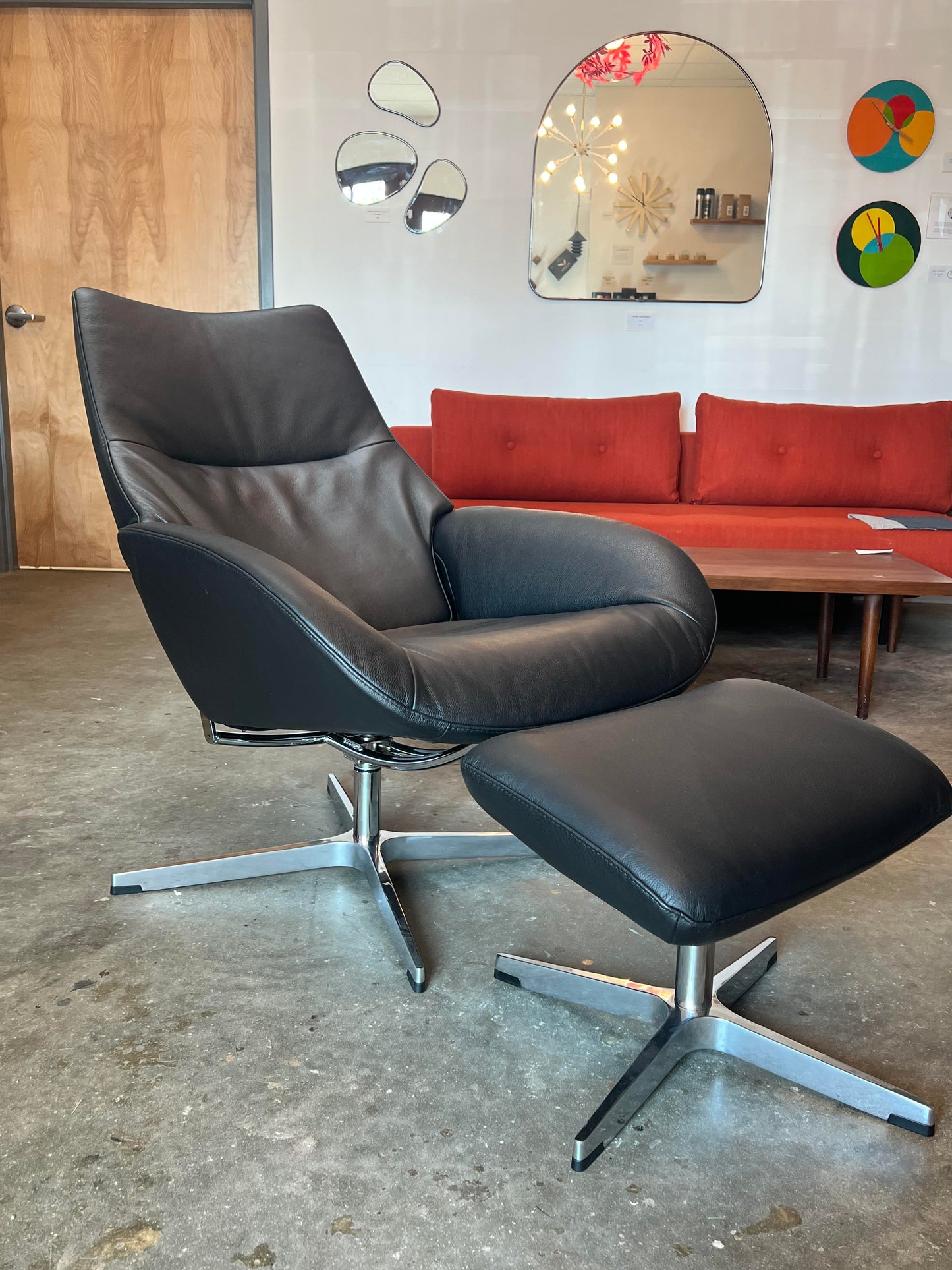 Black Leather Lotus Recliner by Kebe