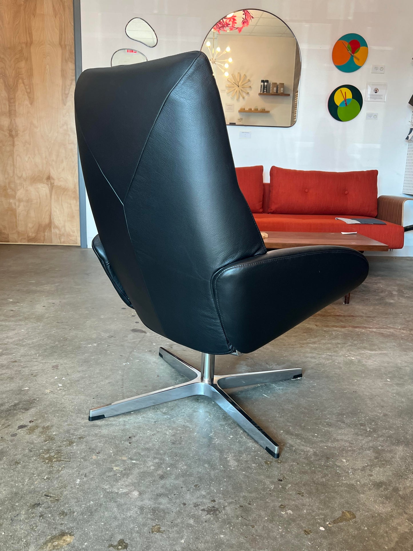 Black Leather Lotus Recliner by Kebe