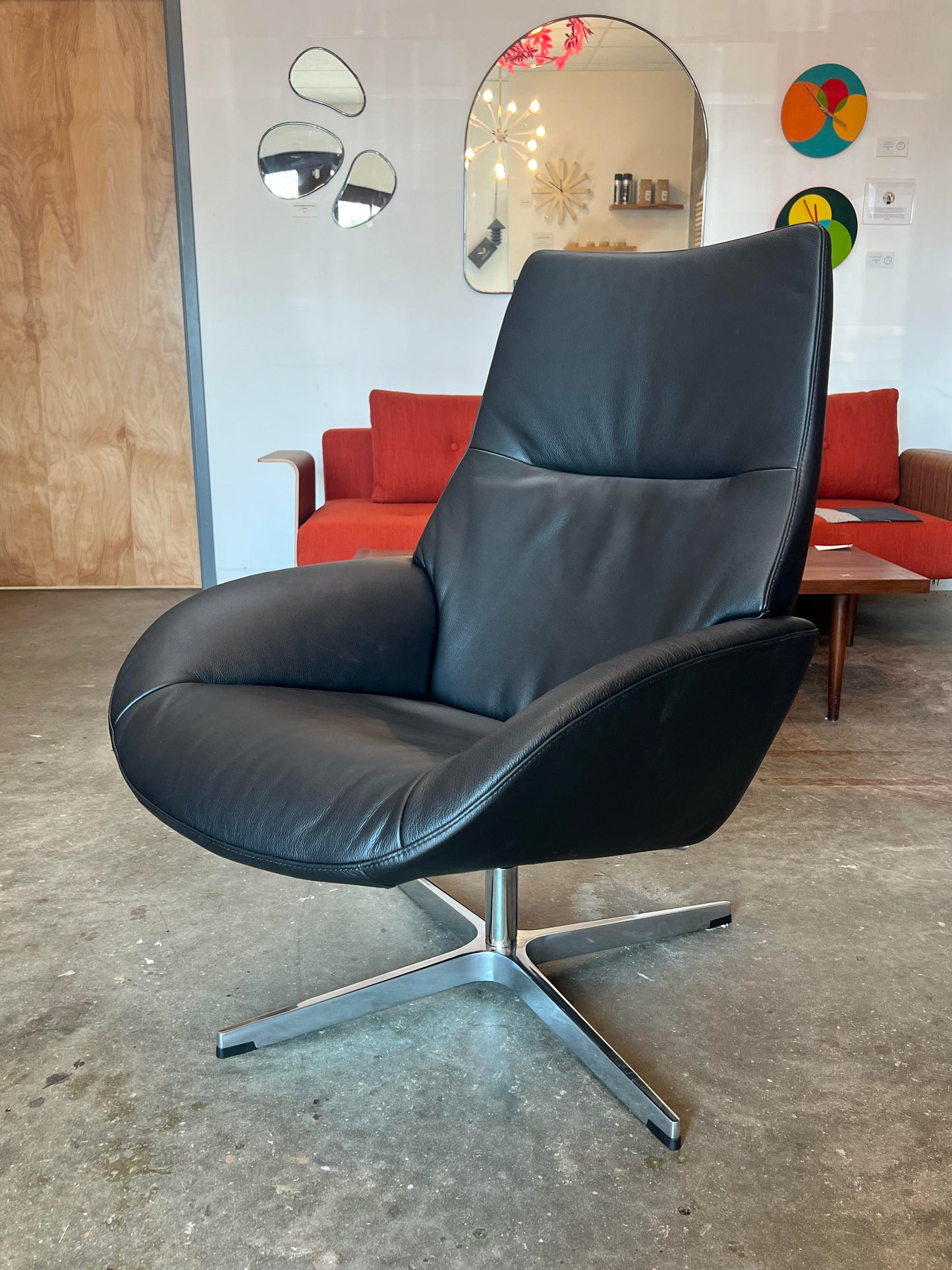 Black Leather Lotus Recliner by Kebe